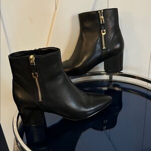 Cole Haan Black Leather Ankle Booties with Gold Zipper Detail Size 5 🖤